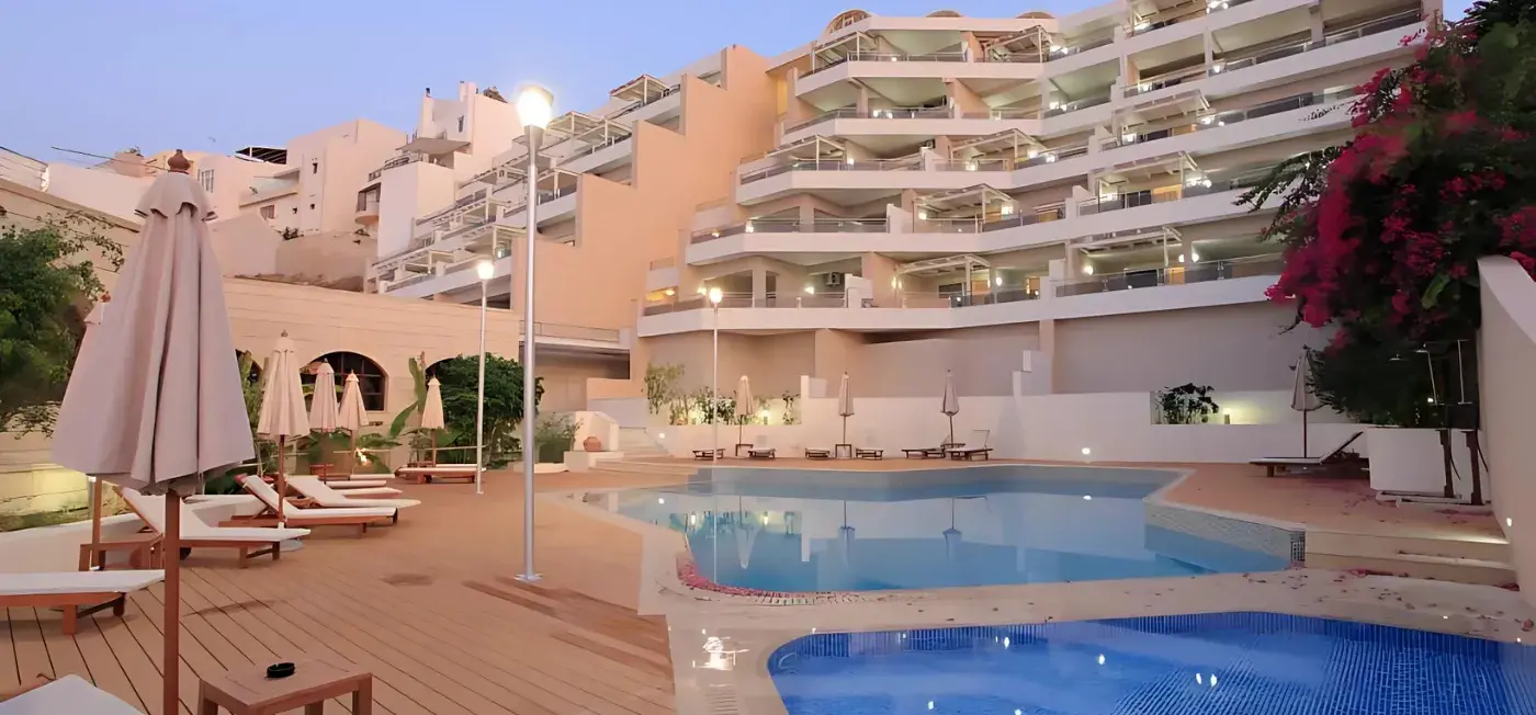 Macaris Suites & Spa